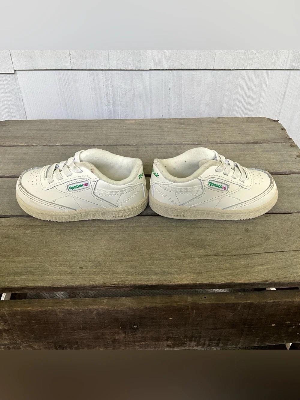 Reebok Baby Club C White Low-Top Leather Sneakers with Green Logo Sz 4